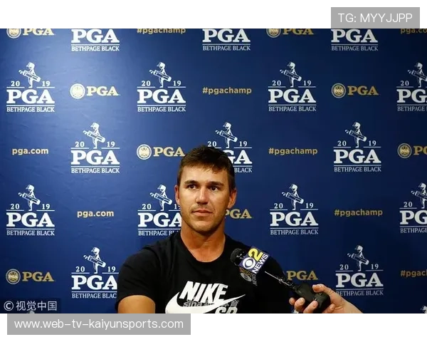 字母哥与母亲同框照片感动千万网友