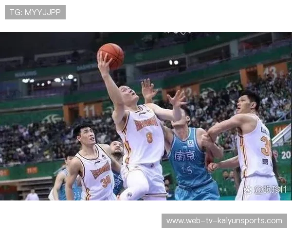 篮球少年罚球姿势奇怪却命中，背后隐藏的真正秘密