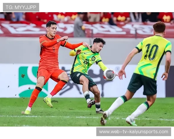 国足锋线组合再度调整，国足高峰