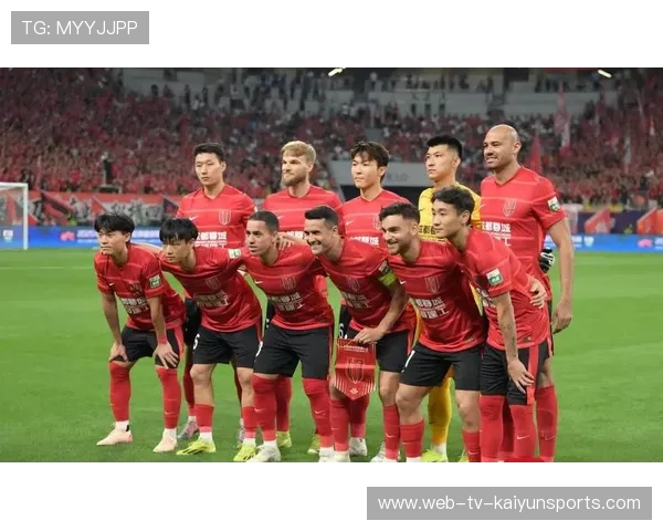 蓉城称霸中超8月颁奖 主帅锋霸获殊荣，中超颁奖嘉宾